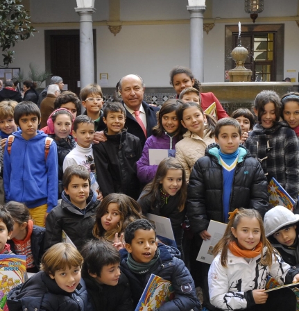 &copy;Ayto.Granada: NI�OS Y VILLANCICOS ALEGRAN EL AYUNTAMIENTO EN LA INAUGURACI�N DEL BEL�N 